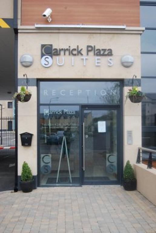 Carrick Plaza Suites And Apartments Exterior photo